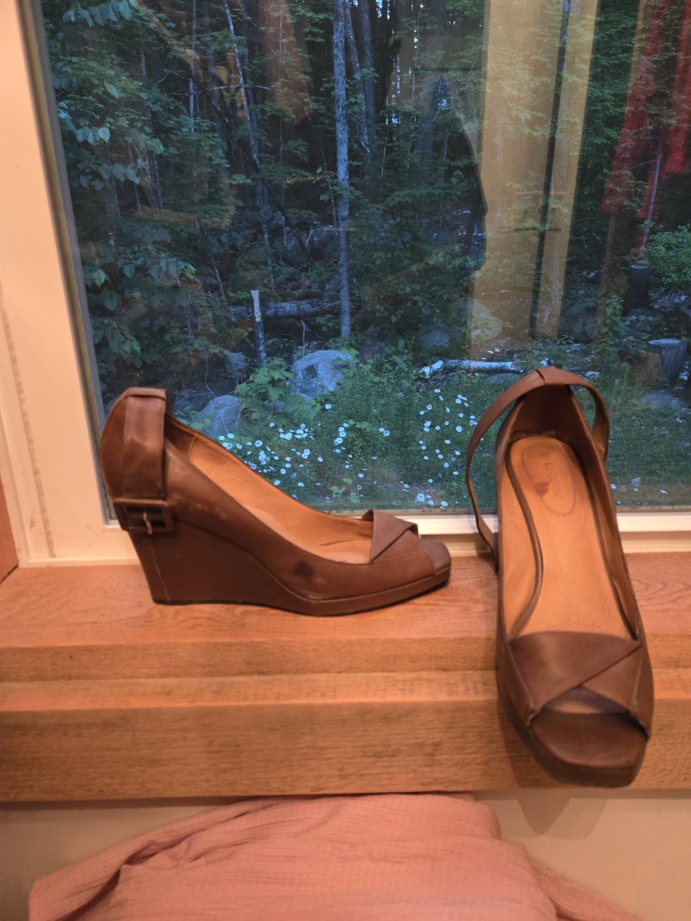 CORSO COMO Brown Women's Wedge Sandals - Leather Peep Toe with Ankle Strap